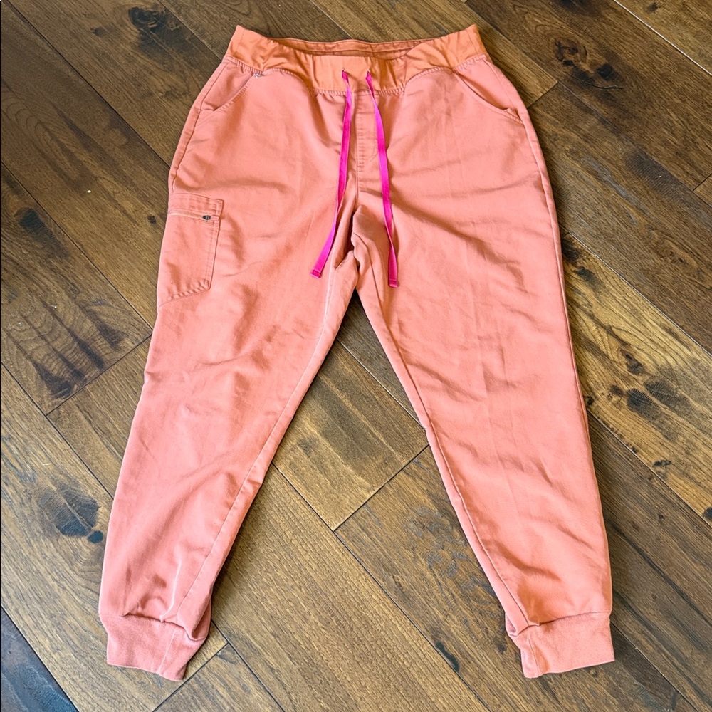Figs Zamora jogger scrubs size X Large Terracotta